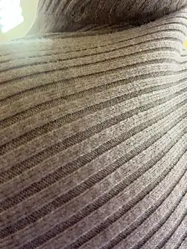 AdelRich - Rub my pusssy on public