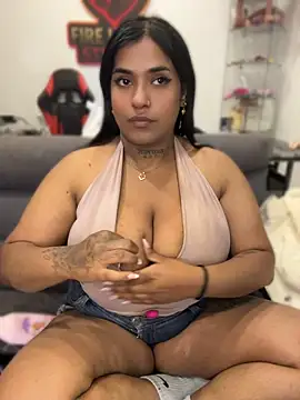 Nahomy-firee - Oil or cream on my boobs 💧🍒