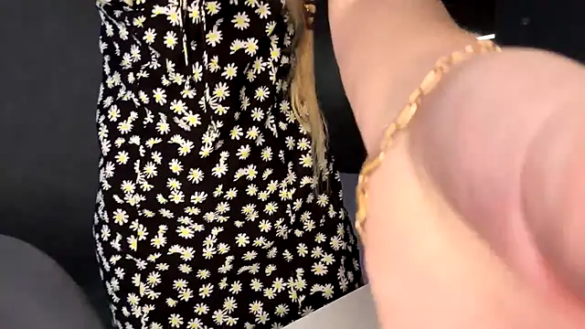 Emily_Mur_ - lick lips