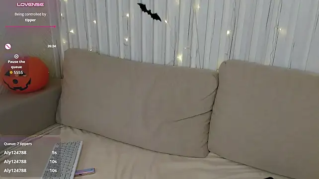 Kelly_Powell - Massage boobs close to cam