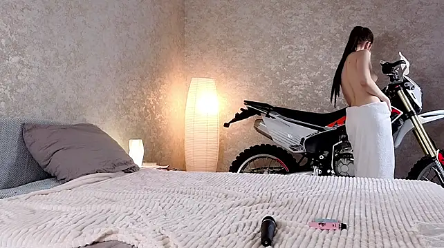 Elizabethpauline - Take off those sexy BRA