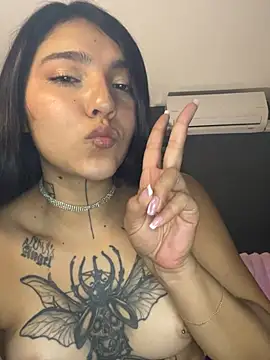Gigi_secret - Show tits and caress slowly