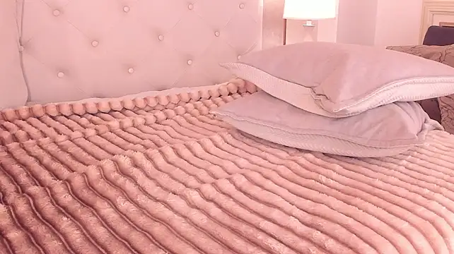 Dionneventuri - ⭐Fingering play + Naughty spank in clit⭐