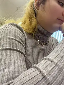 AdelRich - Rub my pusssy on public