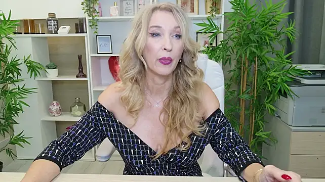 LadyLeea - Play with dildo between my boobs