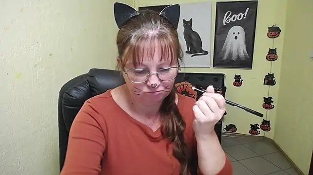 VanessaHotts - I’m a wild cat... come play with me...