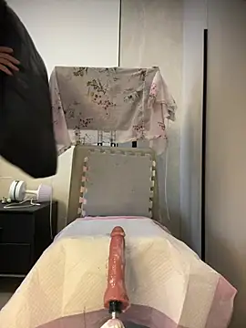 Josephine5566 - 骚逼欠操了哥哥们，隔音不好轻点操