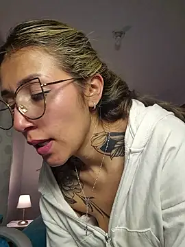 Mar_puentes - striptease + spank ass
