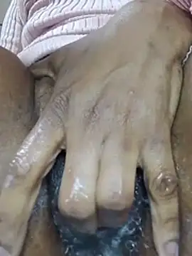 01Wetlips - 4 fingers in my pussy