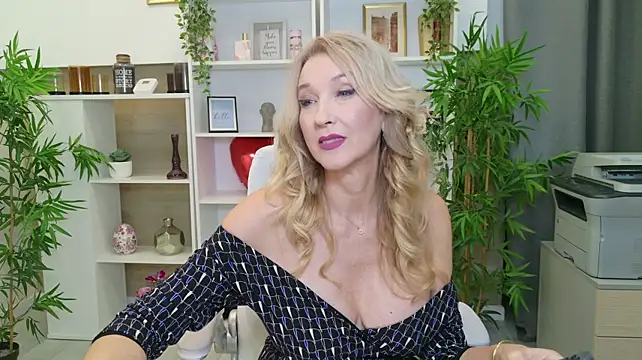 LadyLeea - Play with dildo between my boobs