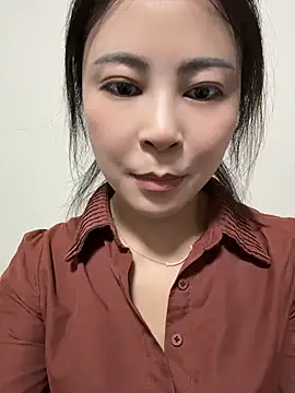 YaoYao8888 - 裸上身直播2分钟
