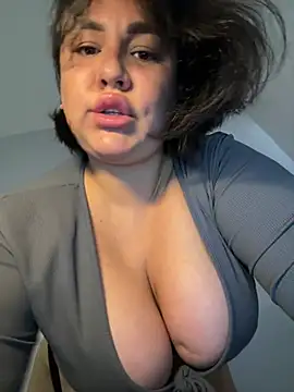 SwittieKendra - SUCK NIPPLE