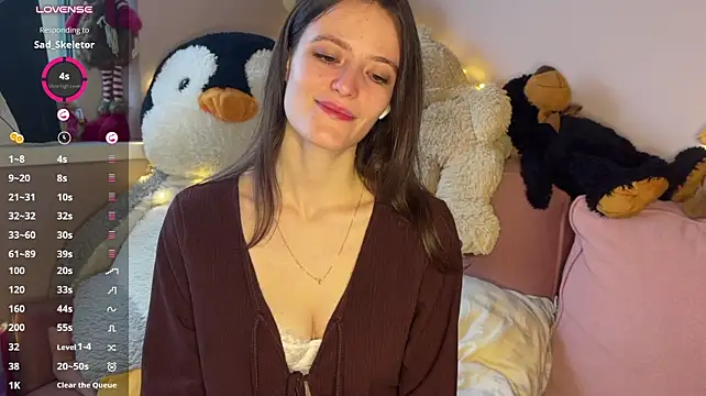 Elena__Elle - massage titts under braa ?