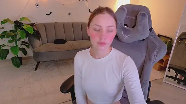 I_m_Regina - flash boobs