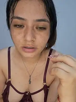 CHLOE_02 - Show fingers and breasts