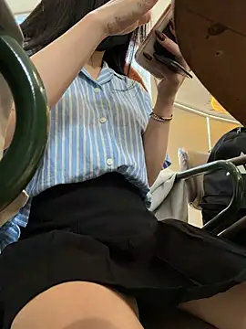 Linh_2004 - Make me cum squirt at the coffee shop
