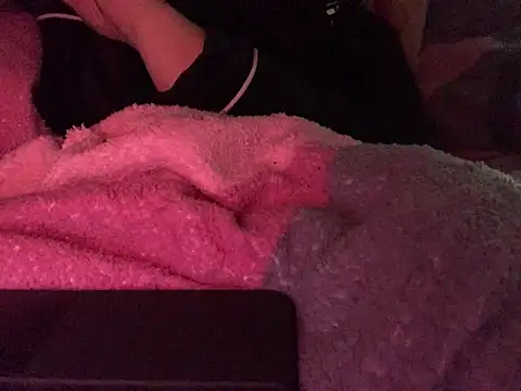 LilMissPeachy - Flash cleavage