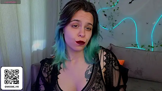 LiraBella - To play with Mistress’s lips👄💦