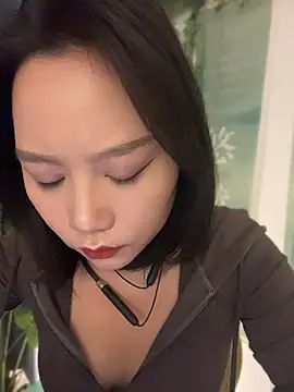 Eliza-E - 全裸5分钟