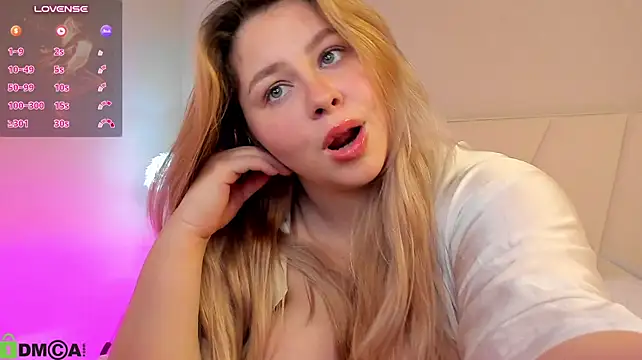 WetLuna1 - Show off your curves
