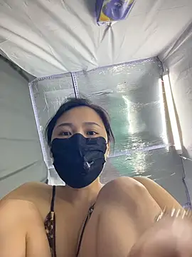 Nini_11 - 挤小粉出来Squeeze the vibrator out