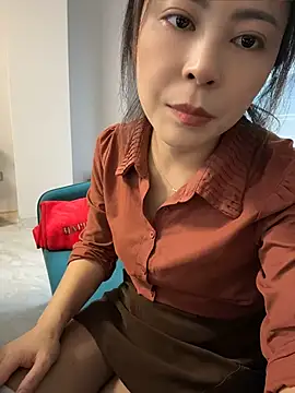 YaoYao8888 - 裸上身直播2分钟