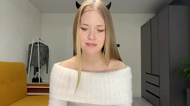 MeliMurrr - boobies massage