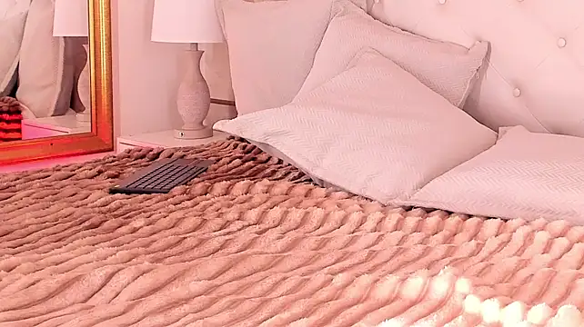 Dionneventuri - ⭐ Oiled pussy + Domi play⭐