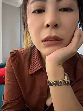 YaoYao8888 - 裸上身直播2分钟