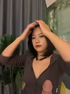 Eliza-E - 全裸5分钟