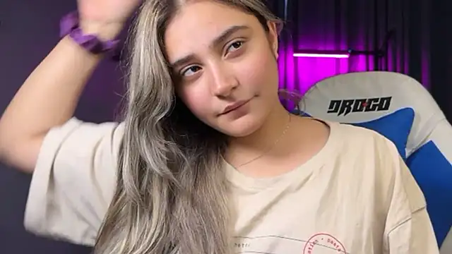 Demieliss - ''''shower some love'''''🦋 🎀