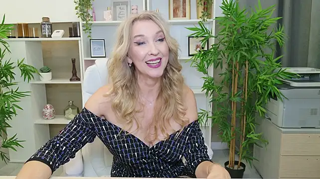 LadyLeea - Play with dildo between my boobs