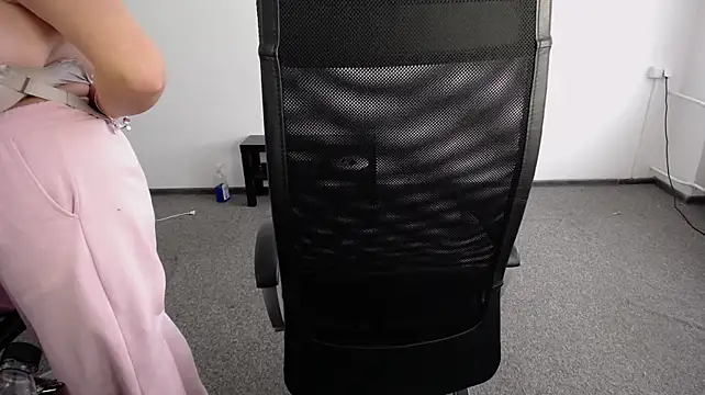Littleviki7 - topless for 10 mins