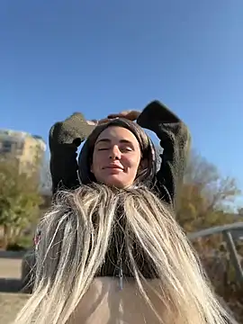 SandraCarter - Play with nipples in public