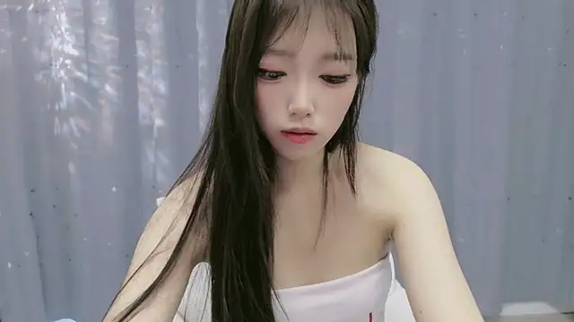 Luckyuyu66 - 你像个礼物一样 出现在我的世界里