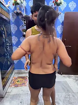 ADV_AYESHA - Public showing boobsss