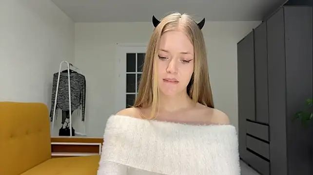 MeliMurrr - underboobies