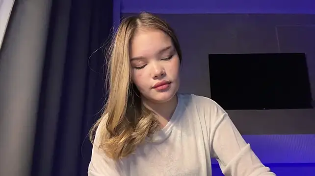 KrystinaBelgard - Sexy dance in my bra 10 min