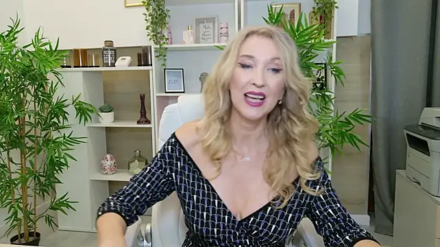 LadyLeea - Play with dildo between my boobs