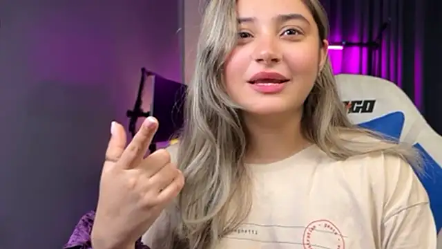 Demieliss - ''''shower some love'''''🦋 🎀