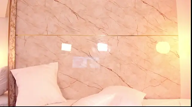 Luna_gil6 - suck dildo a lot of saliva