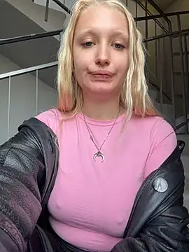 Elfi_InPublic - Doggy pose+massage ass in lobby