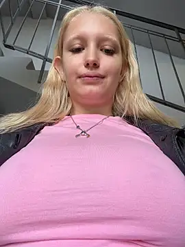 Elfi_InPublic - Doggy pose+massage ass in lobby