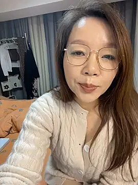 Si-si-love - 找男人用假阳具抽插我