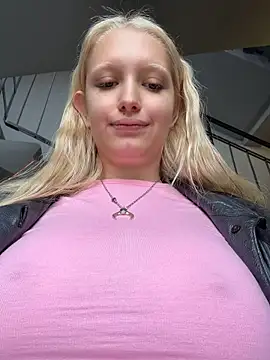 Elfi_InPublic - Doggy pose+massage ass in lobby