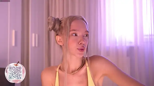 TastyTiffy - Lick lips and bite lips close