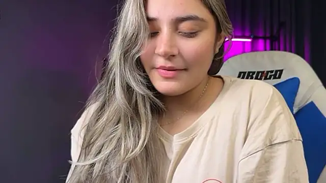 Demieliss - ''''shower some love'''''🦋 🎀