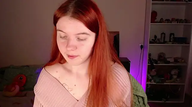 Strawberry_juli - topless show