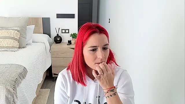 Morninglorytv - enseño los dos piercing