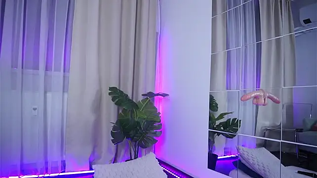 _xhotbaby - slide a finger in pussy
